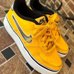 Nike Air Force 1 ‘07 LV8 University Gold X NBA Size US 6.Y Los Angeles Lakers
